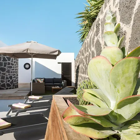 Aridane, Jacuzzi And Heated Pool Villa